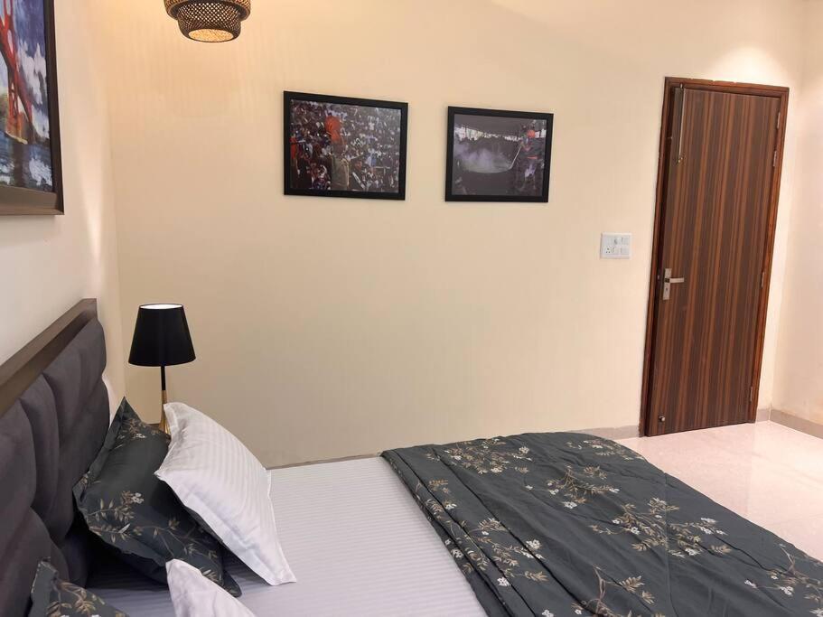 5bhk Away From At Ranjit Avenue Villa *