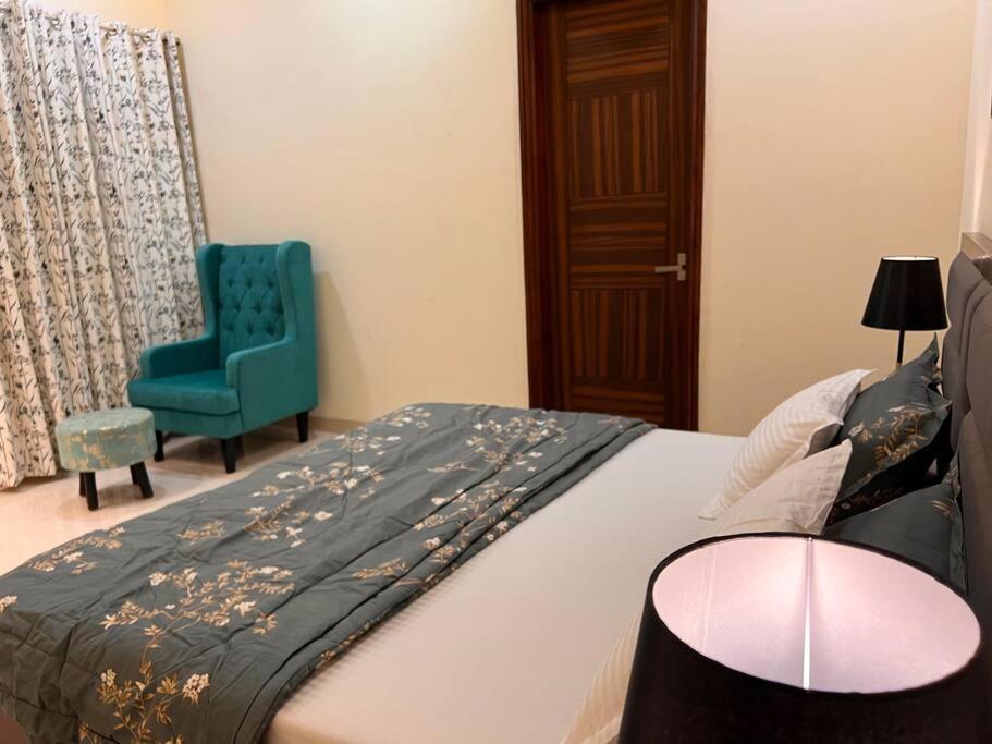 5bhk Away From At Ranjit Avenue Villa *