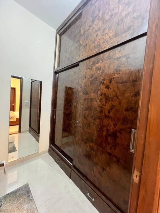 Villa 5bhk Away From At Ranjit Avenue