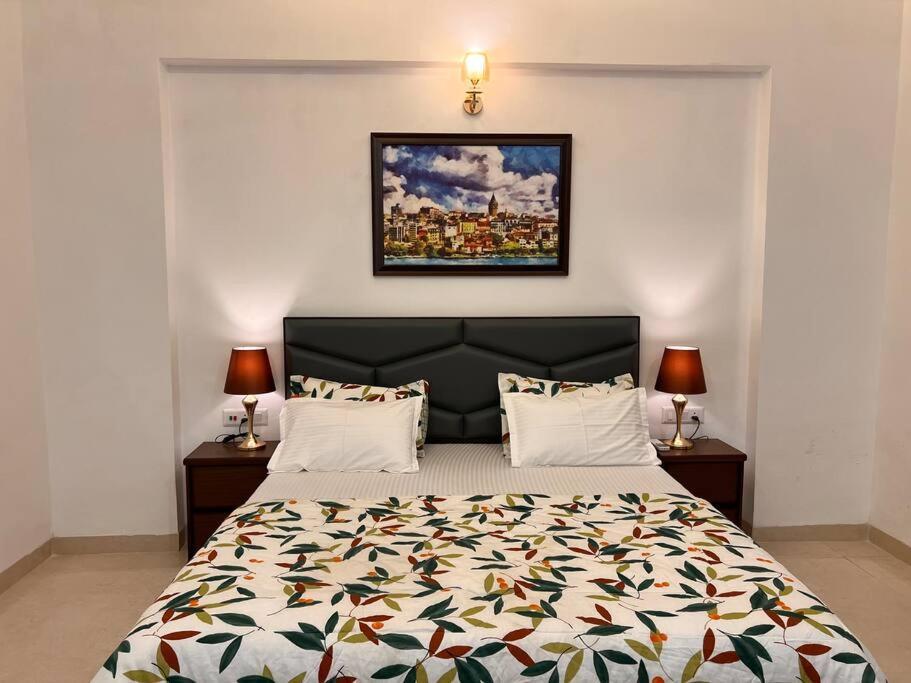 Villa 5bhk Away From At Ranjit Avenue