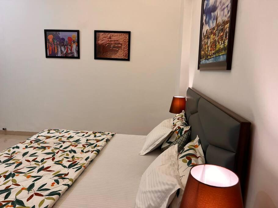 5bhk Away From At Ranjit Avenue Villa *