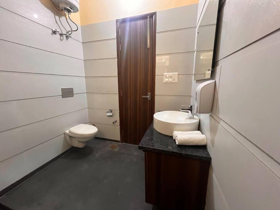 5bhk Away From At Ranjit Avenue