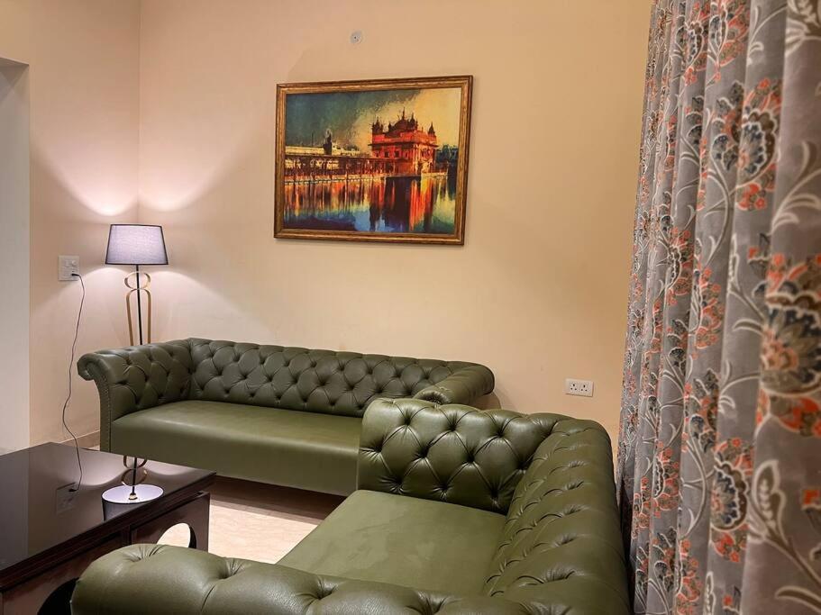 5bhk Away From At Ranjit Avenue Villa