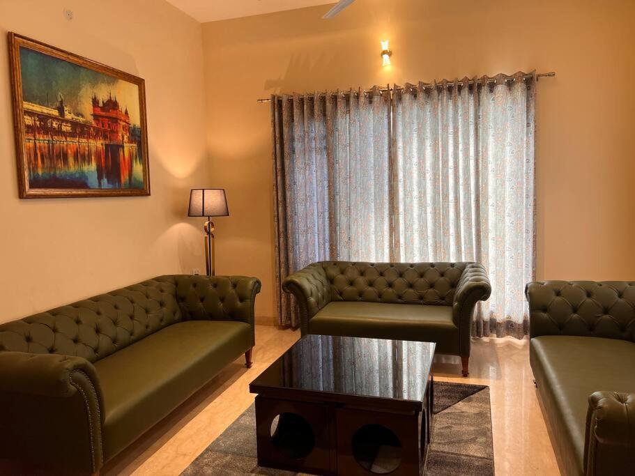 5bhk Away From At Ranjit Avenue * Amritsar